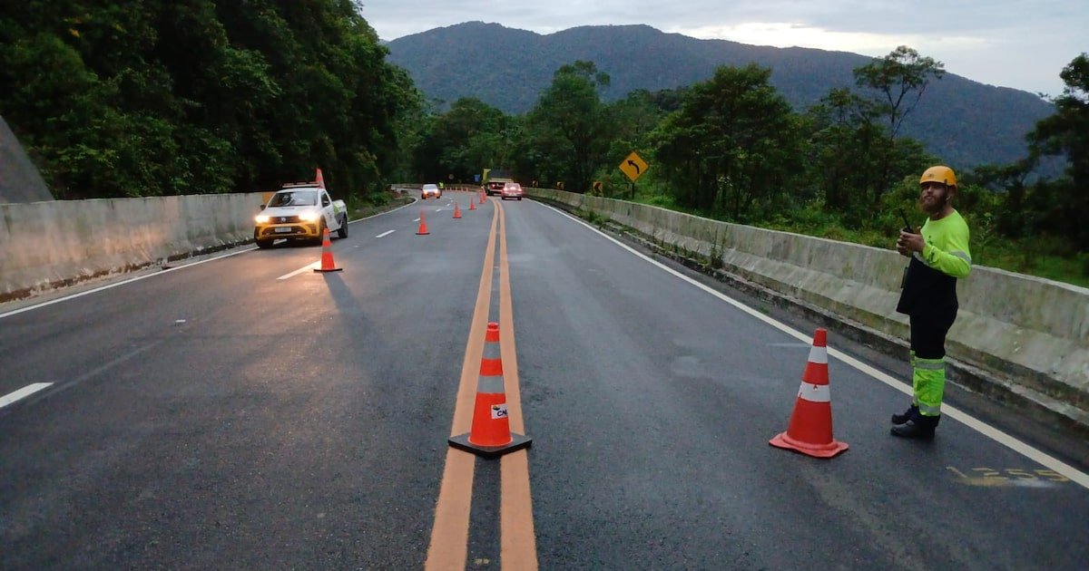 Após interdição, Rodovia Mogi-Bertioga é liberada no esquema ‘Pare e Siga’; entenda